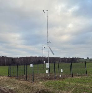Stacja meteorologiczna na terenie gminy Brzeziny.